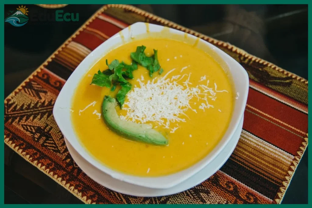 Qué es el locro de papa y dónde probarlo en Ecuador